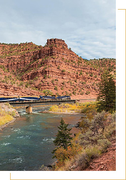 Rocky Mountaineer travelling past Red Canyon on Rockies to the Red Rocks route.